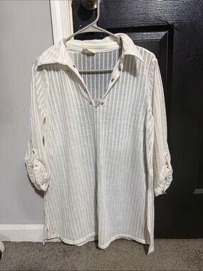 Lightweight Cream Button-Accent Women's Tunic Blouse